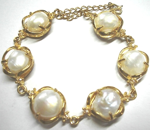 The Pearl Bracelet That Turned Many Heads