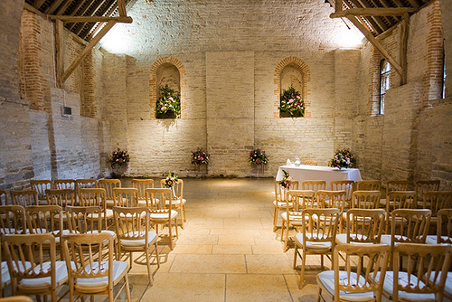 Why Barn Style Banqueting Halls Are An Amazing Bijou Wedding Venue