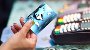 6 Ways To Control Your Expenses Using Credit Cards